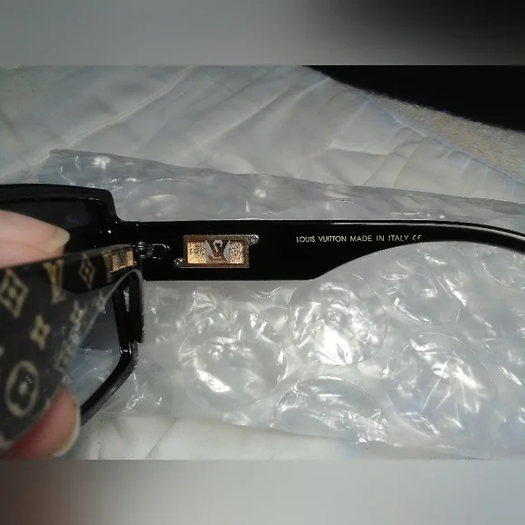 AUTHENTIC Louis Vuitton Black Sunglasses W/ Gold Monogram GORGEOUS MONOGRAM - Picture 2 of 14